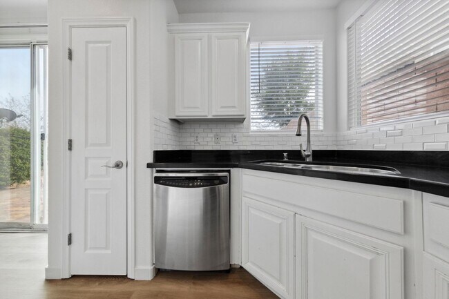 Building Photo - Beautiful Providence 3 Bedroom + Loft Home