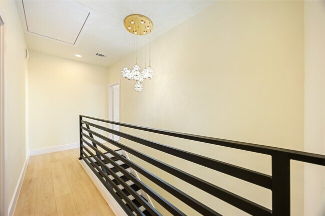 Building Photo - 7125 England St