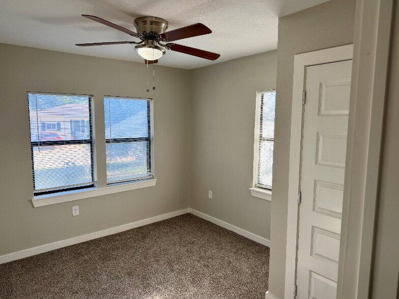 Building Photo - 2306 Staunton Dr