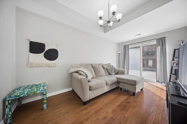 Building Photo - 943 W College Pkwy