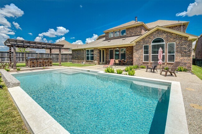 Building Photo - 25710 Oakwood Knoll Dr