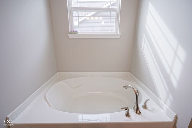 Building Photo - 6810 Birmingham Ave