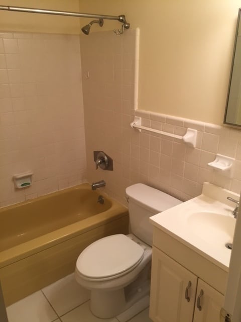 Building Photo - Cozy 2-Bedroom Duplex in Longwood – Availa...