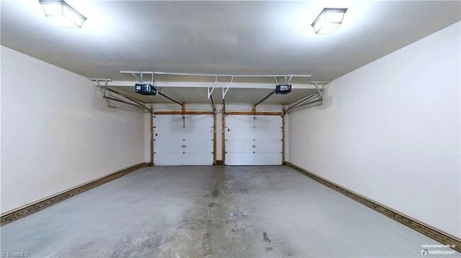 Building Photo - *** READY TO MOVE IN BY FIRST WEEK OF MAY***