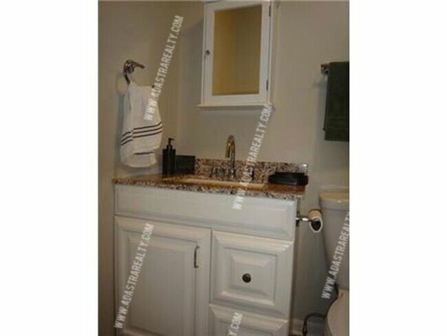 Building Photo - Beautiful Olathe Home-Coming SOON!!