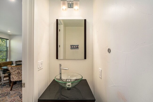 Building Photo - 3315 W Hayward Pl
