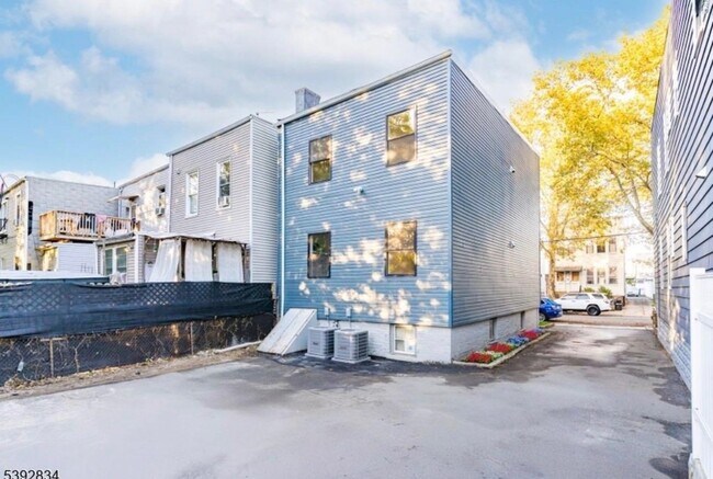 Building Photo - 111 Clarke Ave