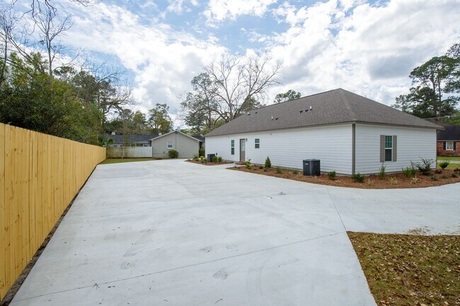 Building Photo - Beautiful duplex in Valdosta, Ga!