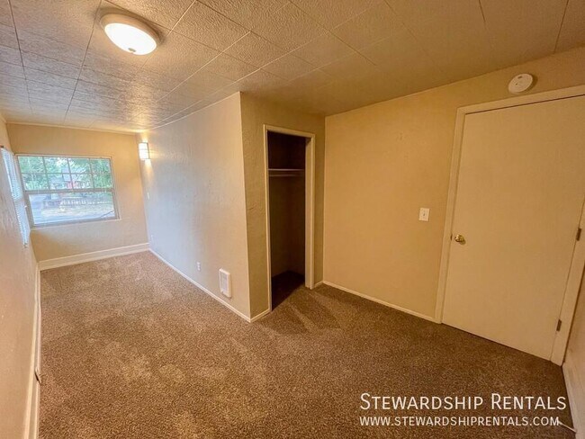 Building Photo - 1697 Orchard St