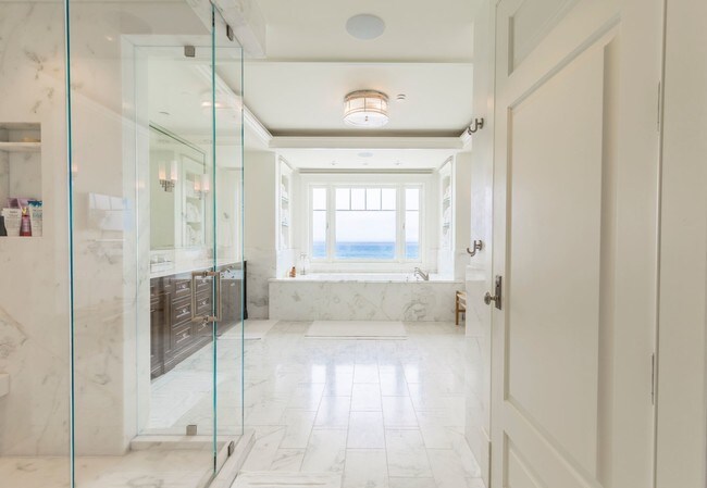 Building Photo - 119 Malibu Colony Rd