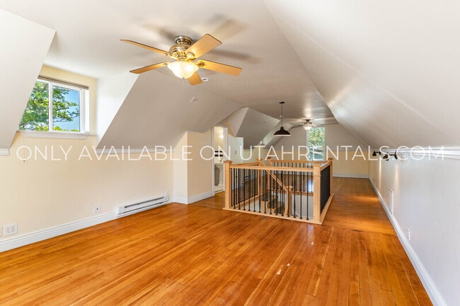 Building Photo - 10470 S Columbine Cir