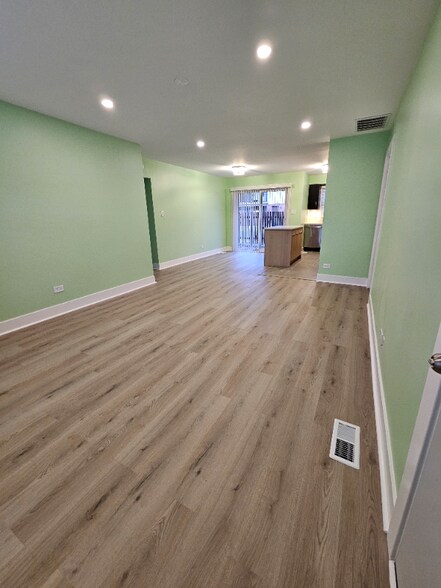 Building Photo - 211 Washington Square