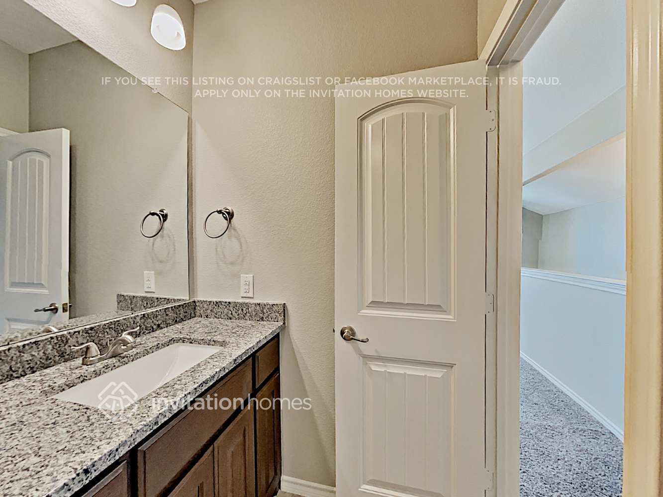 Building Photo - 15704 Barton Ridge Dr