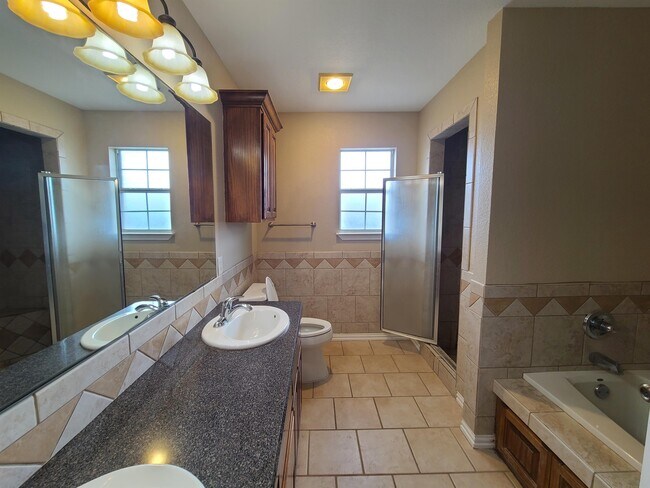 Building Photo - 4631 Bowie Dr