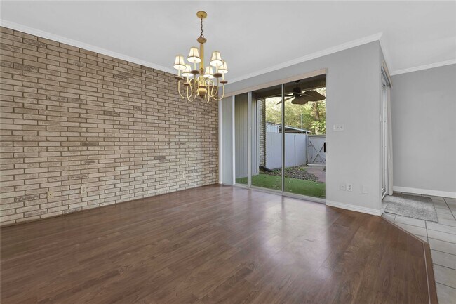 Building Photo - 2113 Lake Village Dr