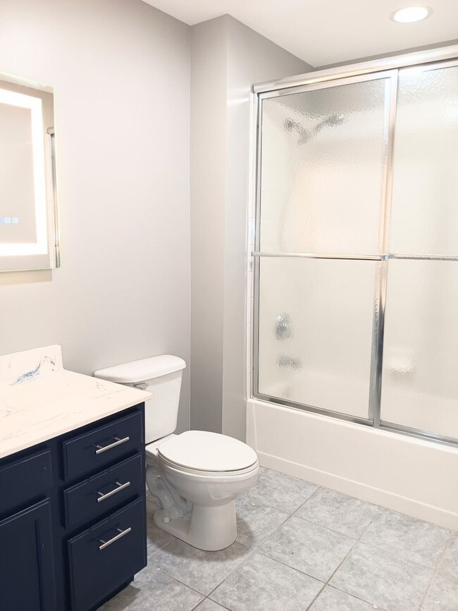 Building Photo - Spacious Condo with Modern Comforts