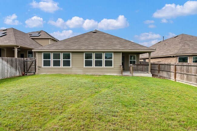 Building Photo - 3 Bed 2 Bath