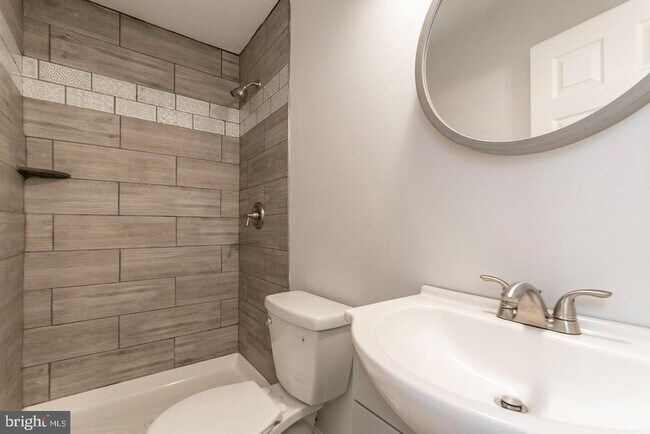 Building Photo - 228 Hermitage St