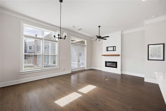 Building Photo - 109 Village Green Ave