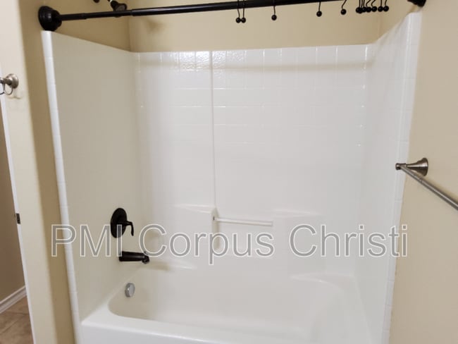 Building Photo - 4009 Cimarron Lake Dr