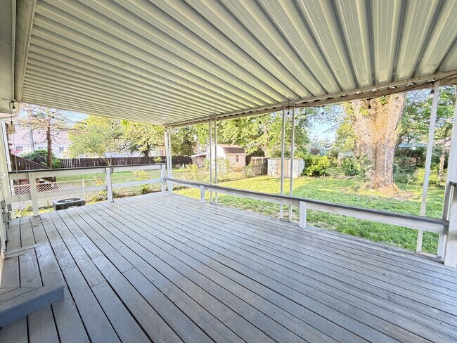 Building Photo - The 3 Bedroom In St. Matthews You've Been Looking For!