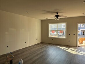 Building Photo - Salem Run Apartments Phase 2