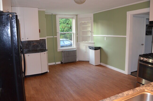 Kitchen - 88 Boynton Ave