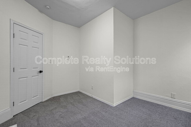 Building Photo - 3011 Miami St