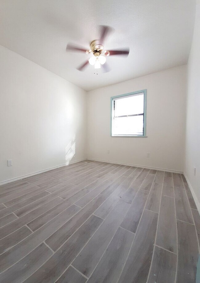 Building Photo - Quaint 3 bedroom, 1.5 bath in Euless
