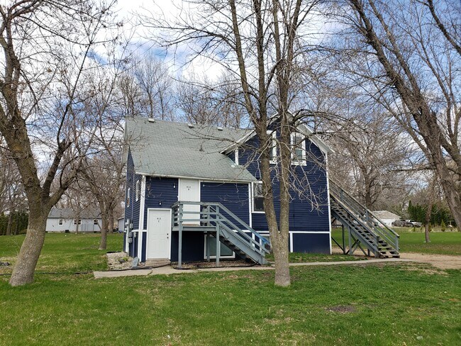 Building Photo - 913 20th Ave SE