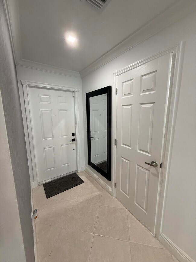 Building Photo - 12394 Westhampton Cir