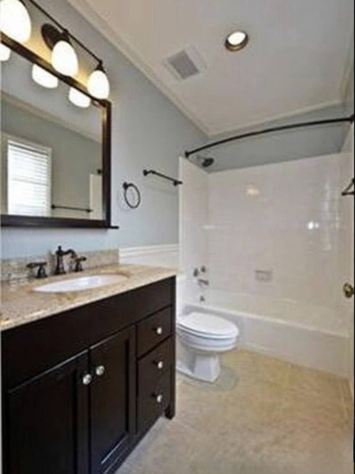 Building Photo - 105 Saint Charles Pl