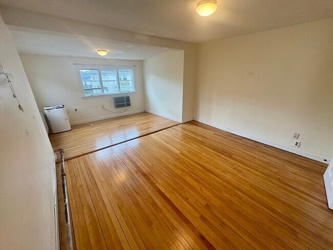 Building Photo - 45 Woods Ave