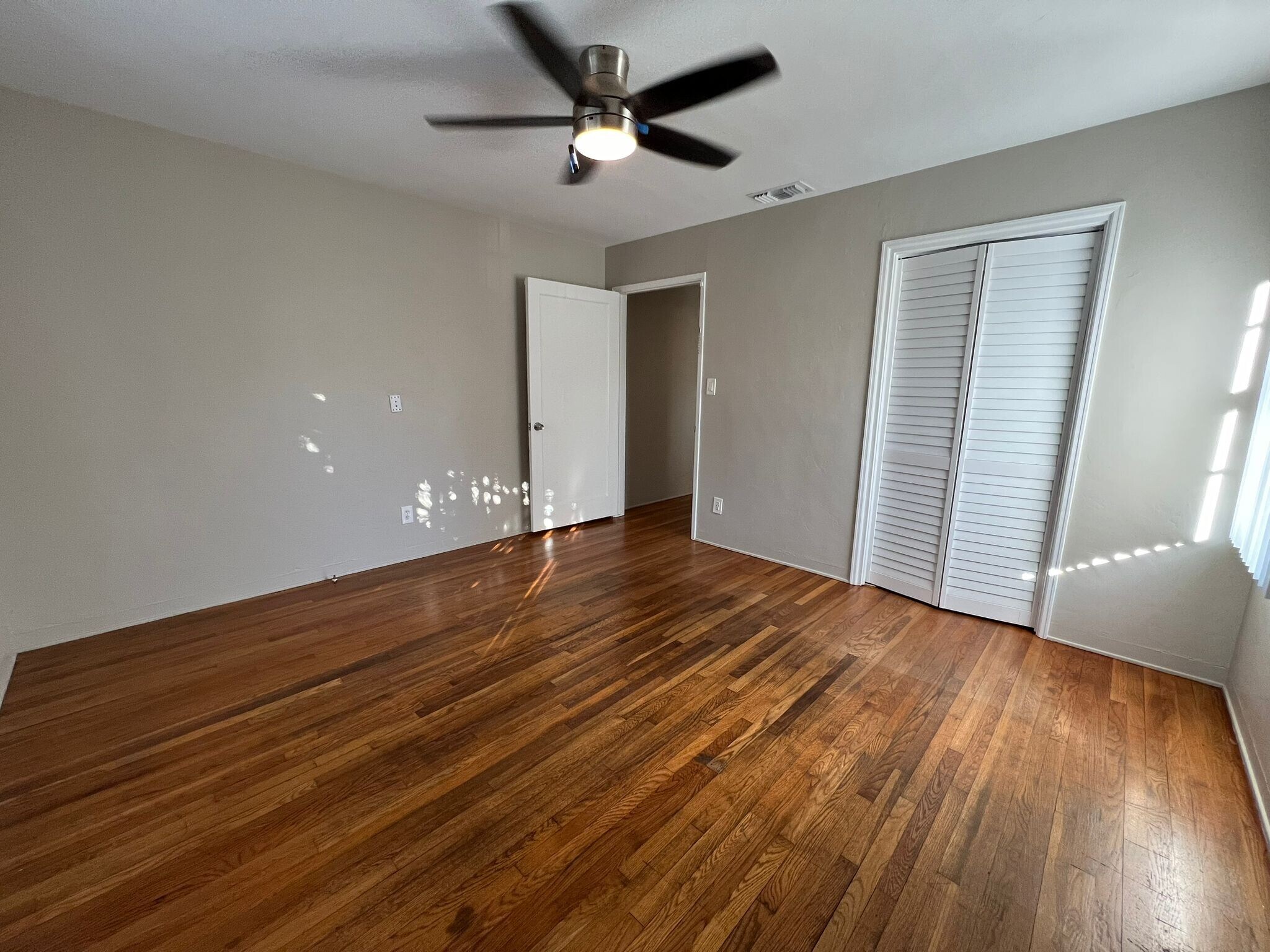 Building Photo - 4015 Calavo Dr