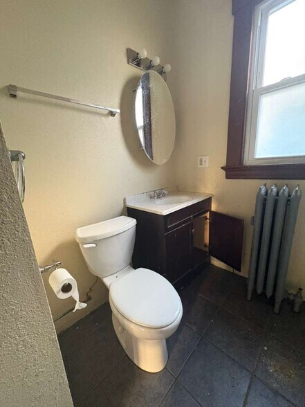 Building Photo - 346 Norton St