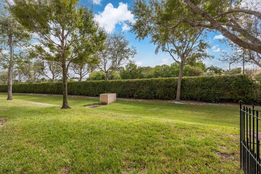 Building Photo - 47 Lancaster Rd