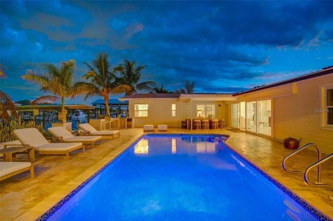 Building Photo - 807 Snug Island
