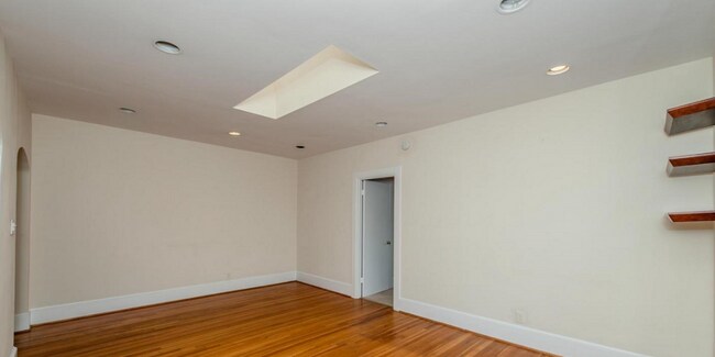 Building Photo - Dashing Dupont Circle 1 Bedroom Apt with skylights and building roof deck.