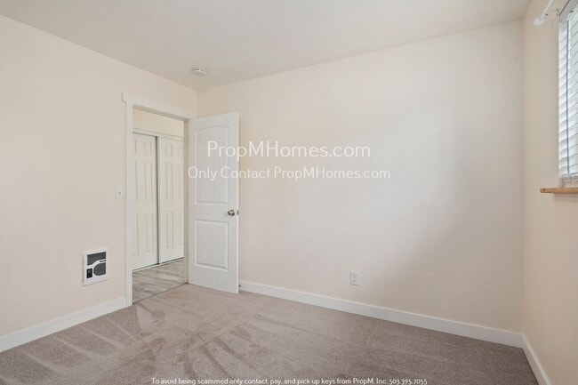 Building Photo - Updated Two Bedroom Duplex in SE!