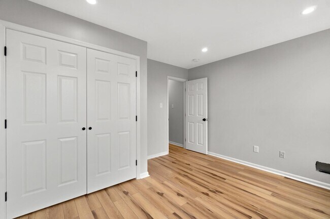 Building Photo - 2526 E Fayette St
