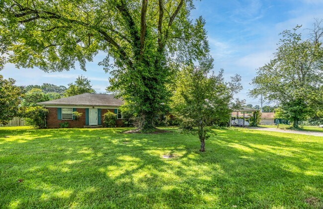 Building Photo - 102 Eastwood Dr