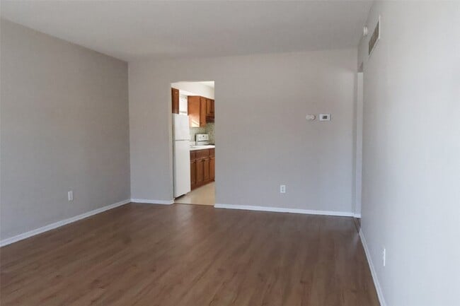 Building Photo - 835 Cole Blvd