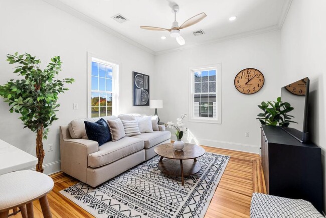 Building Photo - 508 Charles St