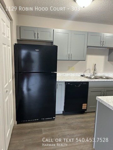 Building Photo - 1129 Robin Hood Ct