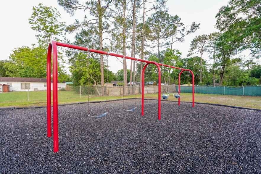 Building Photo - 1266 Bee St N