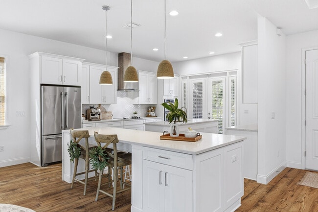 Building Photo - Luxury 5-Bedroom Residence in Eagle Creek with Indoor-Outdoor Living