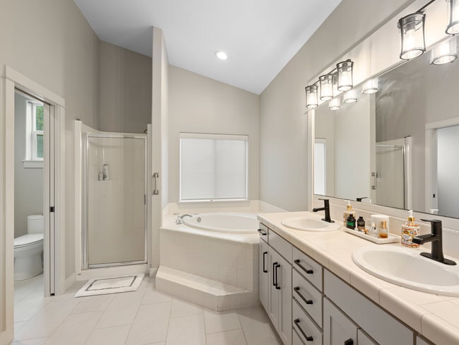 Building Photo - 1442 NE 18th Pl