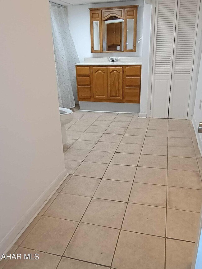 Building Photo - 106 Ruskin Dr