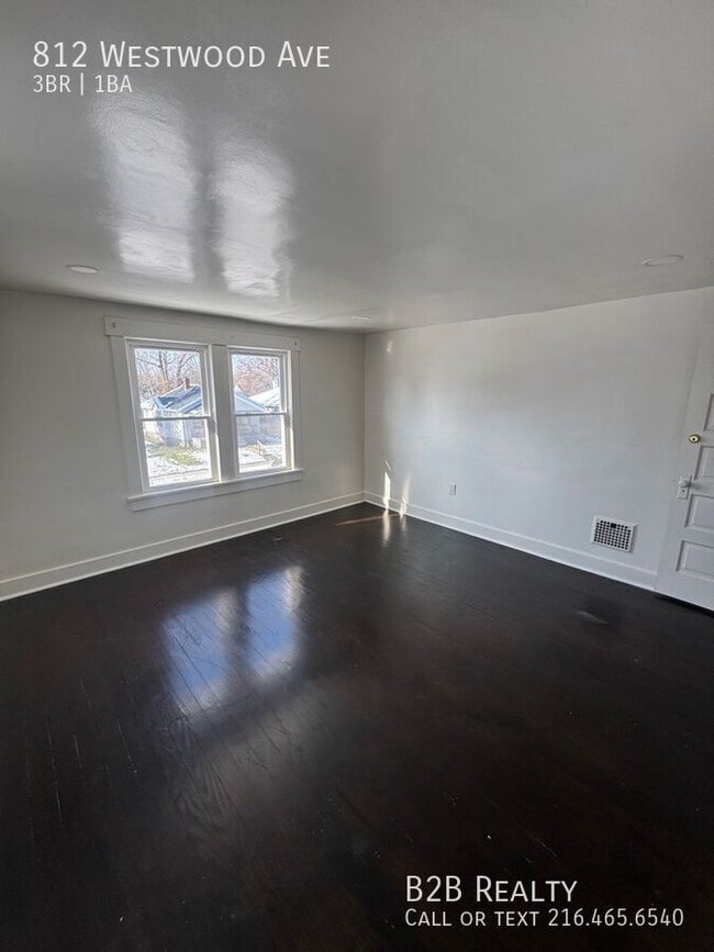 Building Photo - 812 Westwood Ave