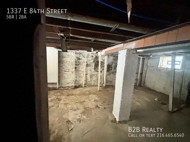 Building Photo - 1337 E 84th St